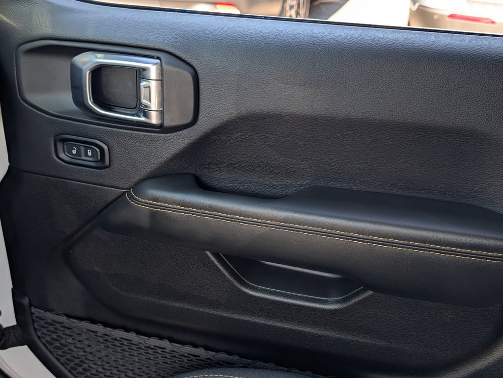 Used 2025 Jeep Wrangler Unlimited Sahara AWD/4WD image 24