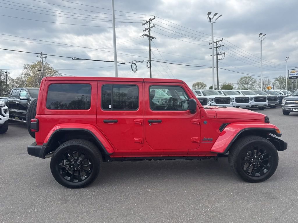 Used 2025 Jeep Wrangler Unlimited Sahara w/ Safety Group AWD/4WD image 6