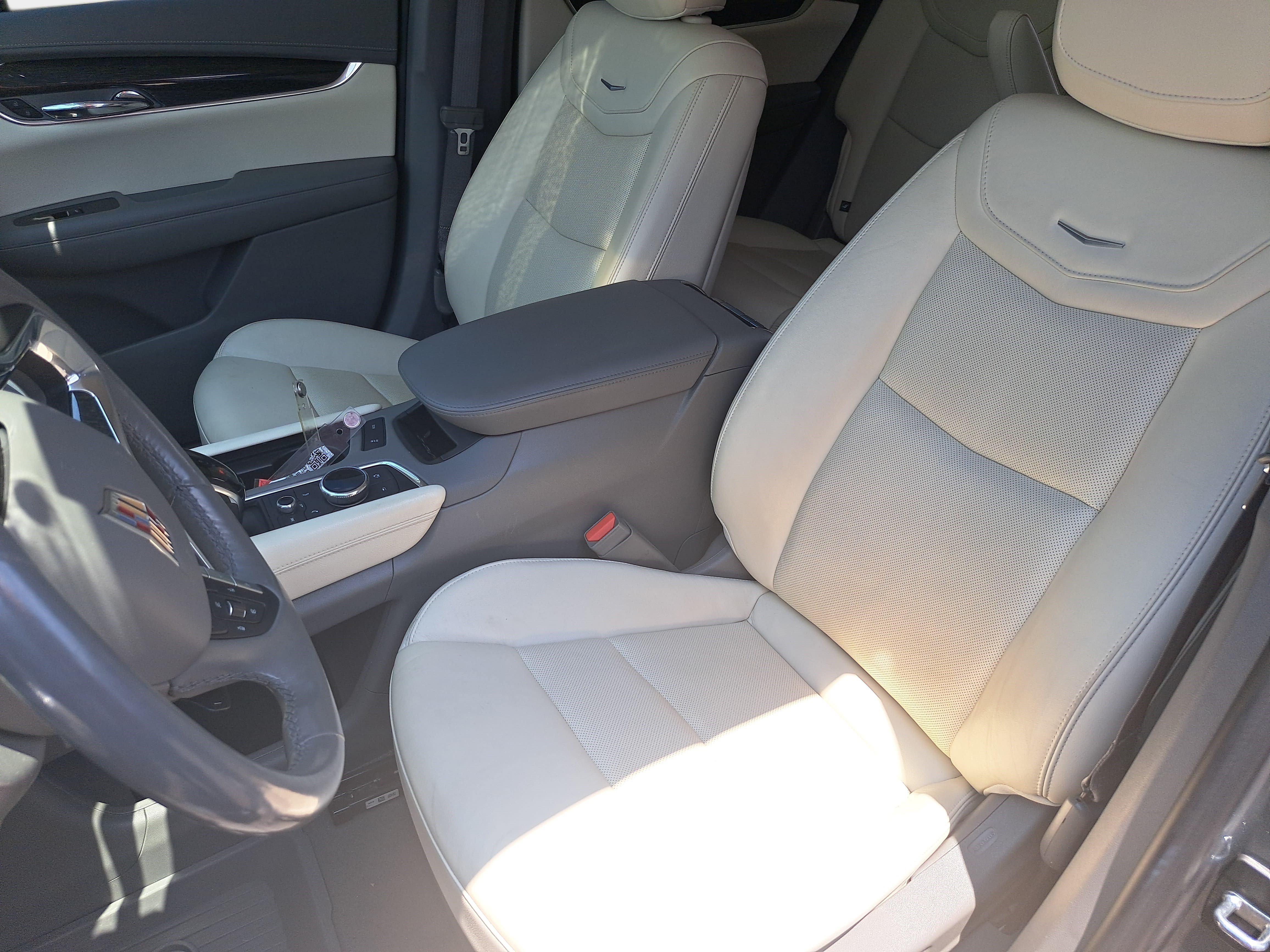 Used 2020 Cadillac XT6 Premium Luxury FWD image 17