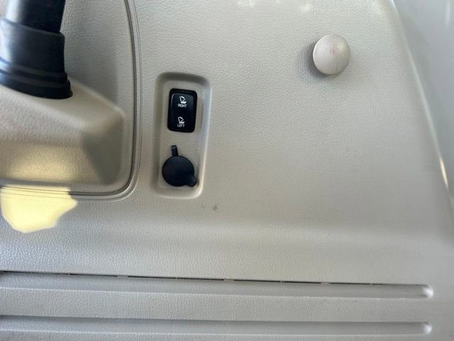 Used 2015 Lincoln MKX AWD w/ Equipment Group 102A image 31