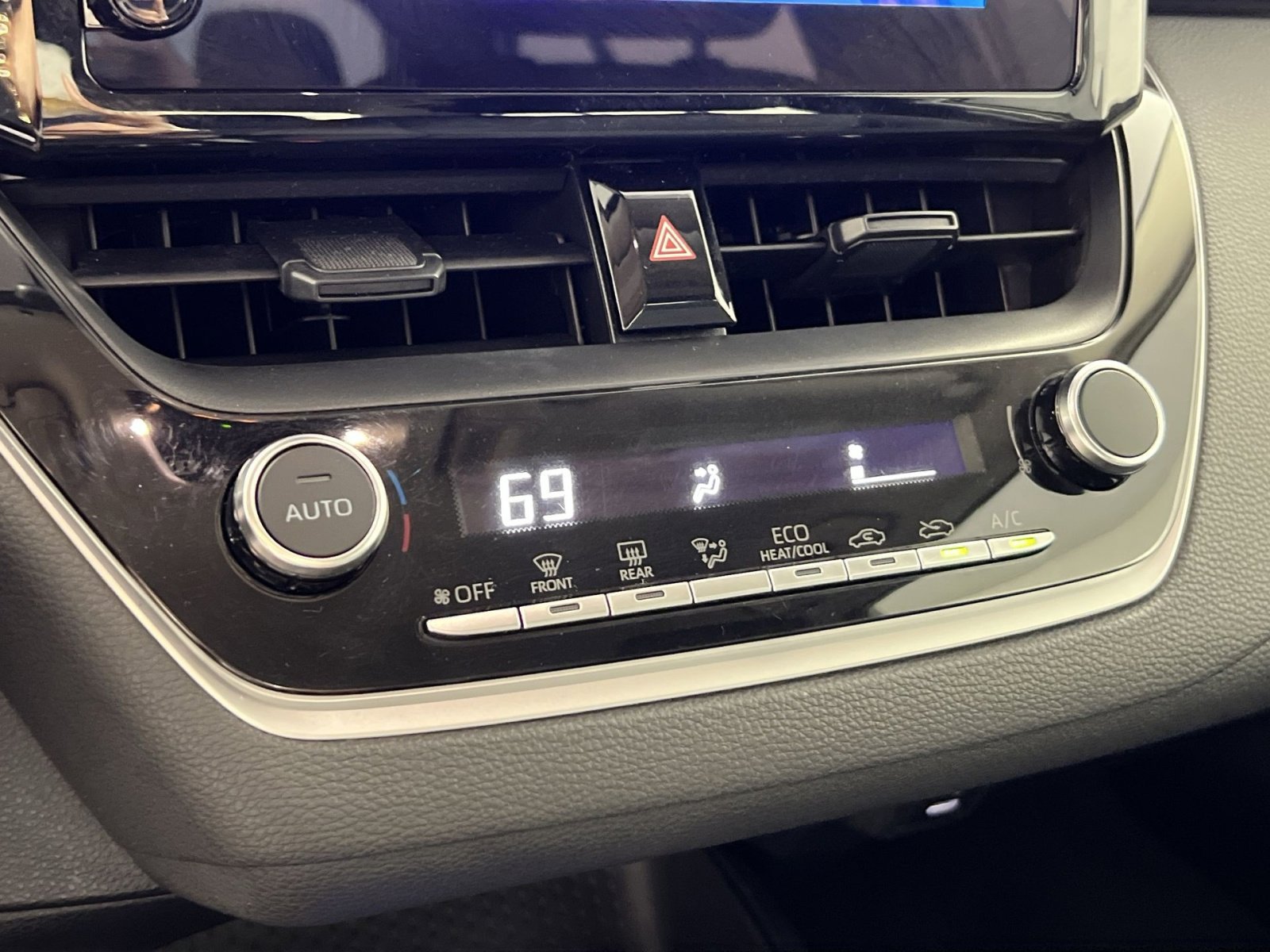 Used 2024 Toyota Corolla LE image 21