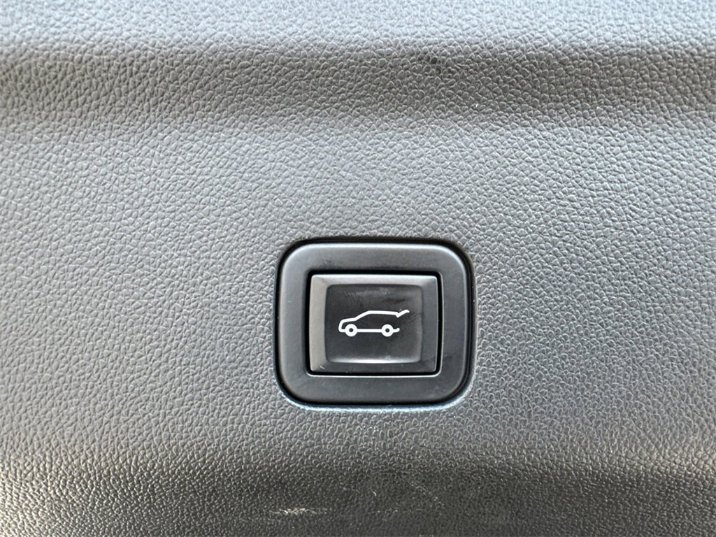 Used 2021 Chevrolet Tahoe Z71 image 20