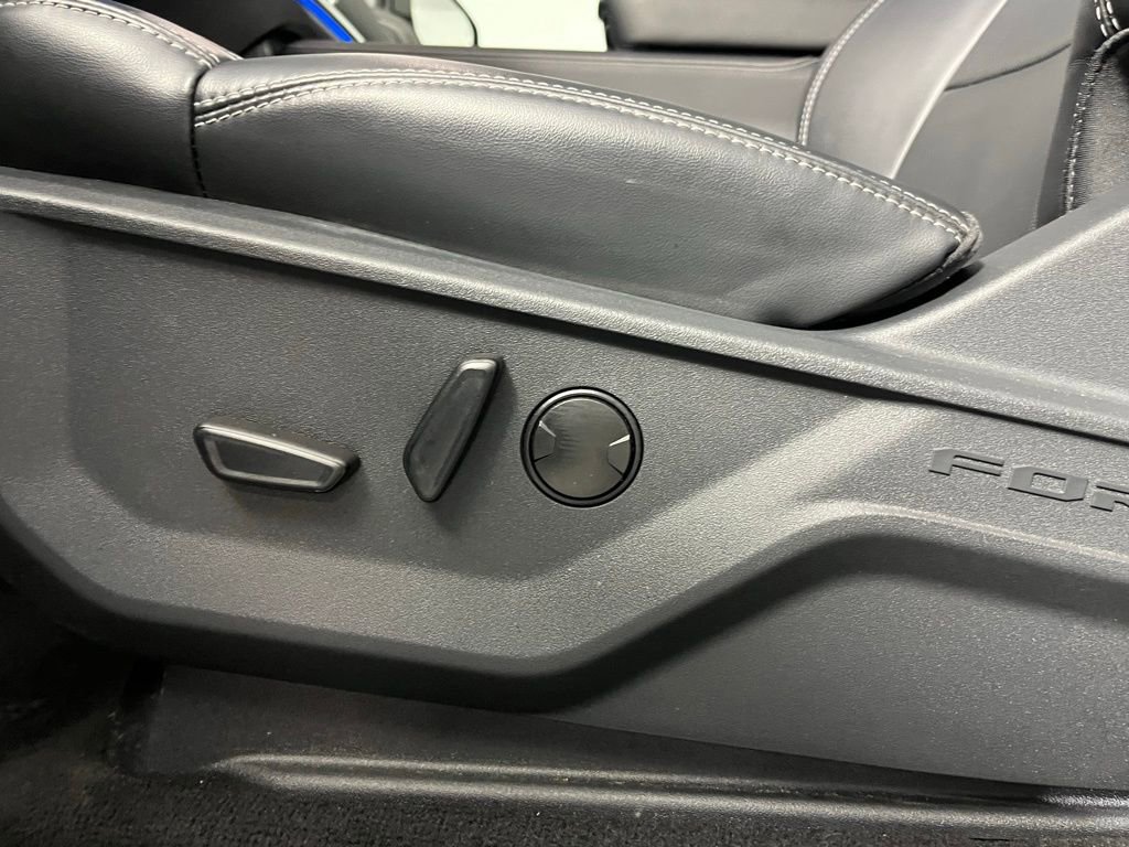 Used 2025 Ford Expedition Platinum image 23