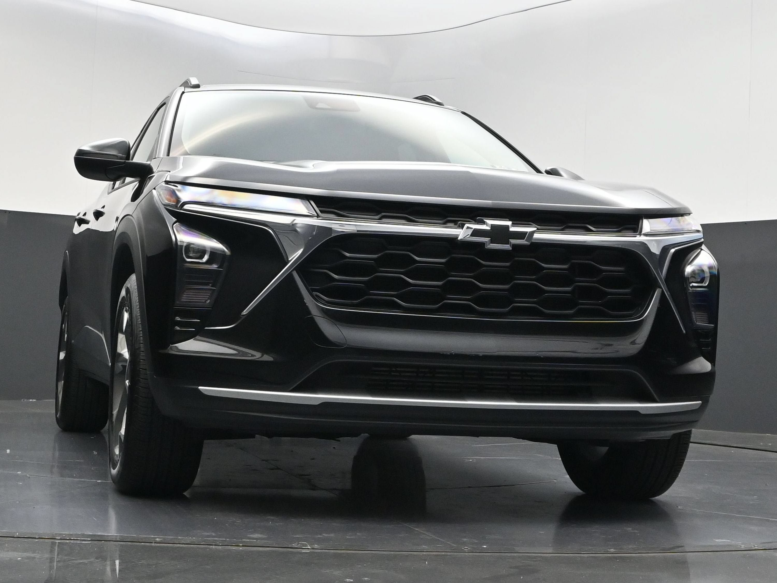 Used 2025 Chevrolet Trax LT w/ LT Convenience Package FWD image 35