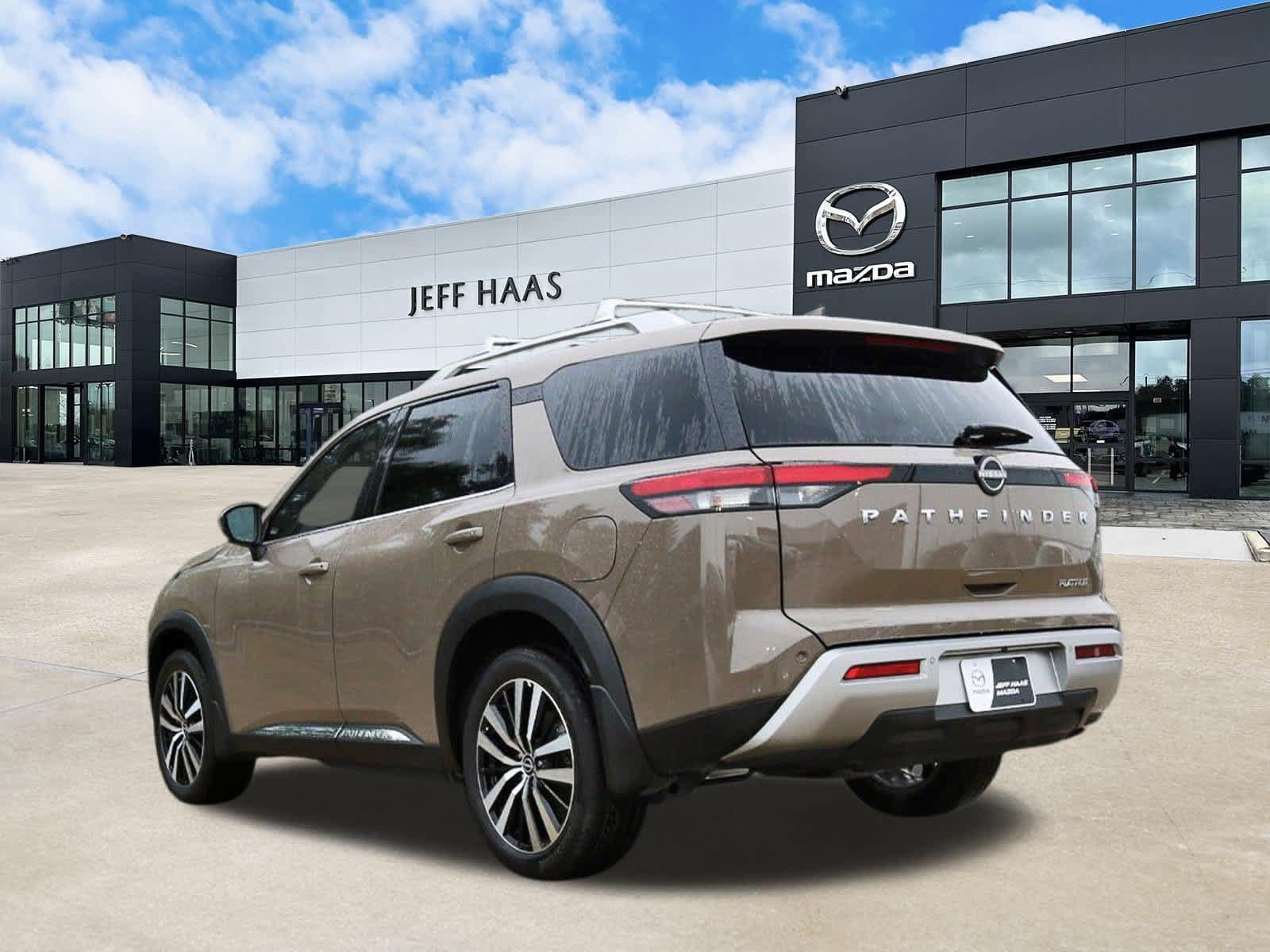 Used 2024 Nissan Pathfinder Platinum FWD image 2
