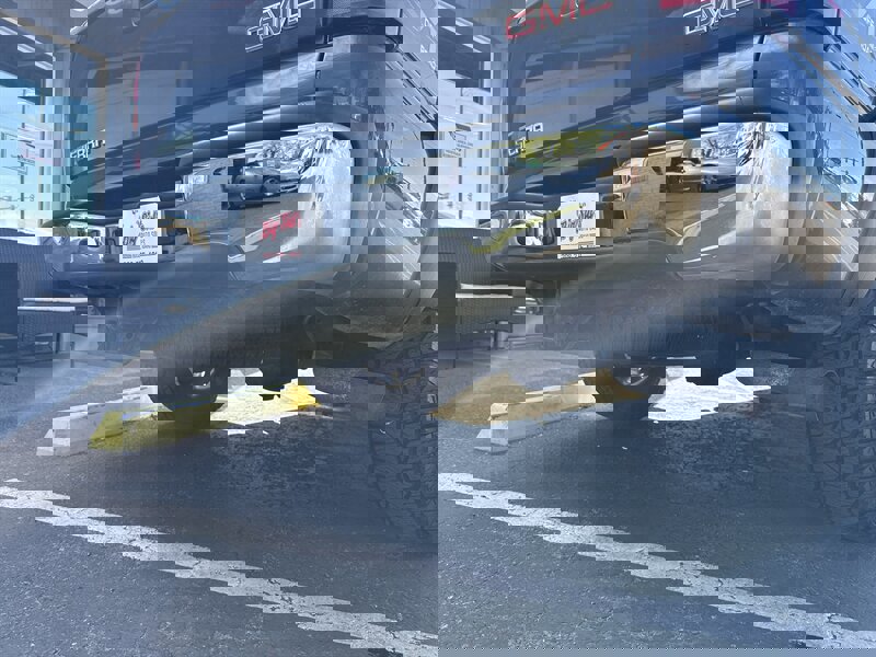 Used 2005 GMC Sierra 1500 SLT w/ Light Duty Power Package image 9