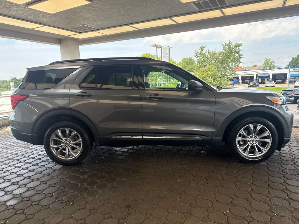 Used 2022 Ford Explorer XLT w/ Equipment Group 202A AWD/4WD image 5