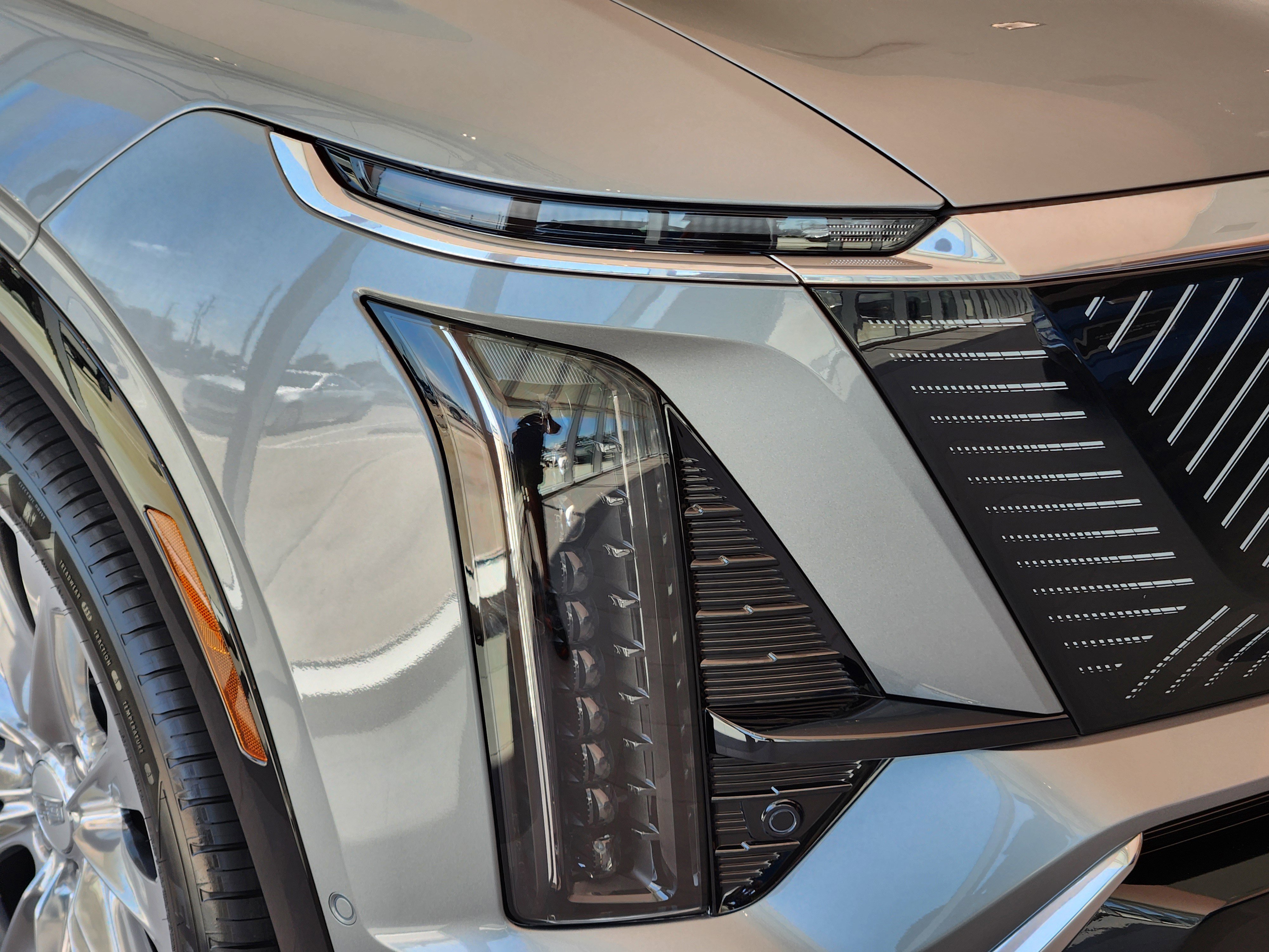 New 2026 Cadillac Vistiq Premium Luxury w/ LPO, Floor Liner Package image 8