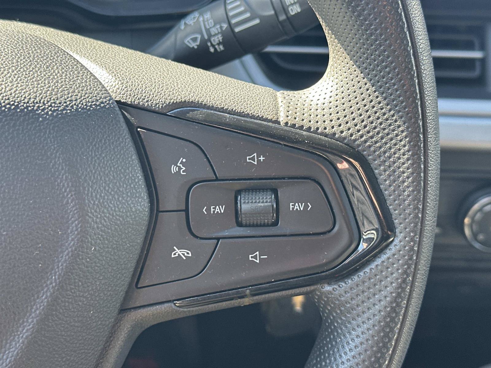 Used 2025 Chevrolet Trax LS w/ LS Convenience Package FWD image 22