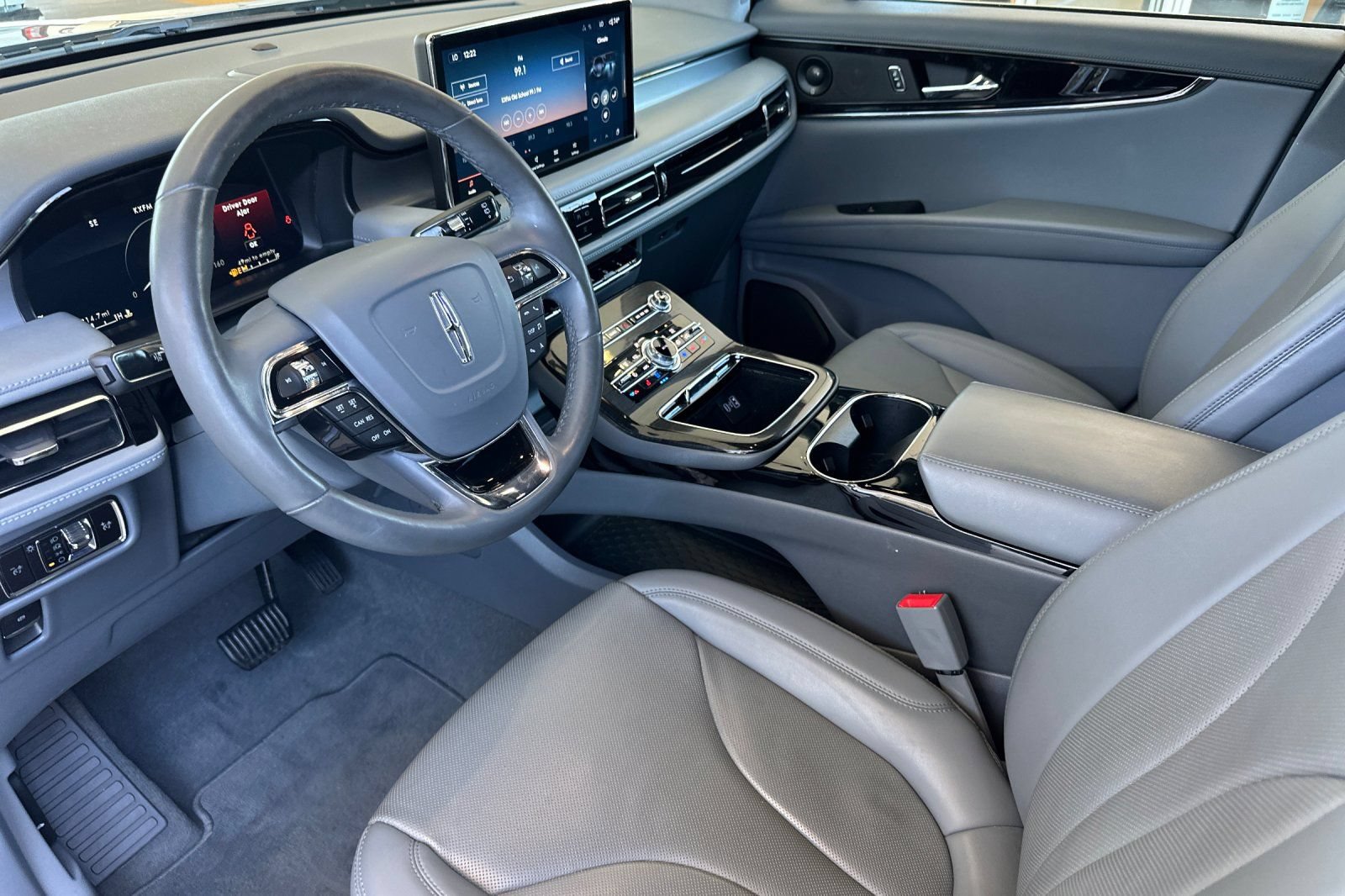 Used 2023 Lincoln Nautilus Reserve w/ Luxury Package FWD image 9