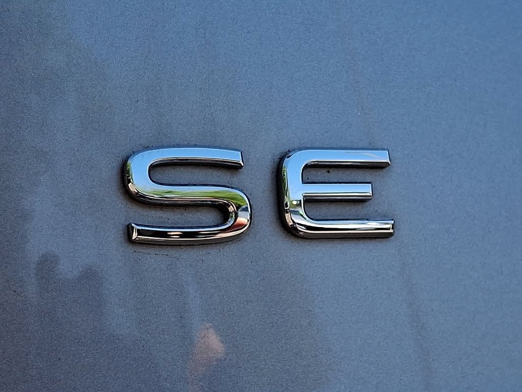 Used 2025 Volkswagen Atlas Cross Sport SE AWD/4WD image 32