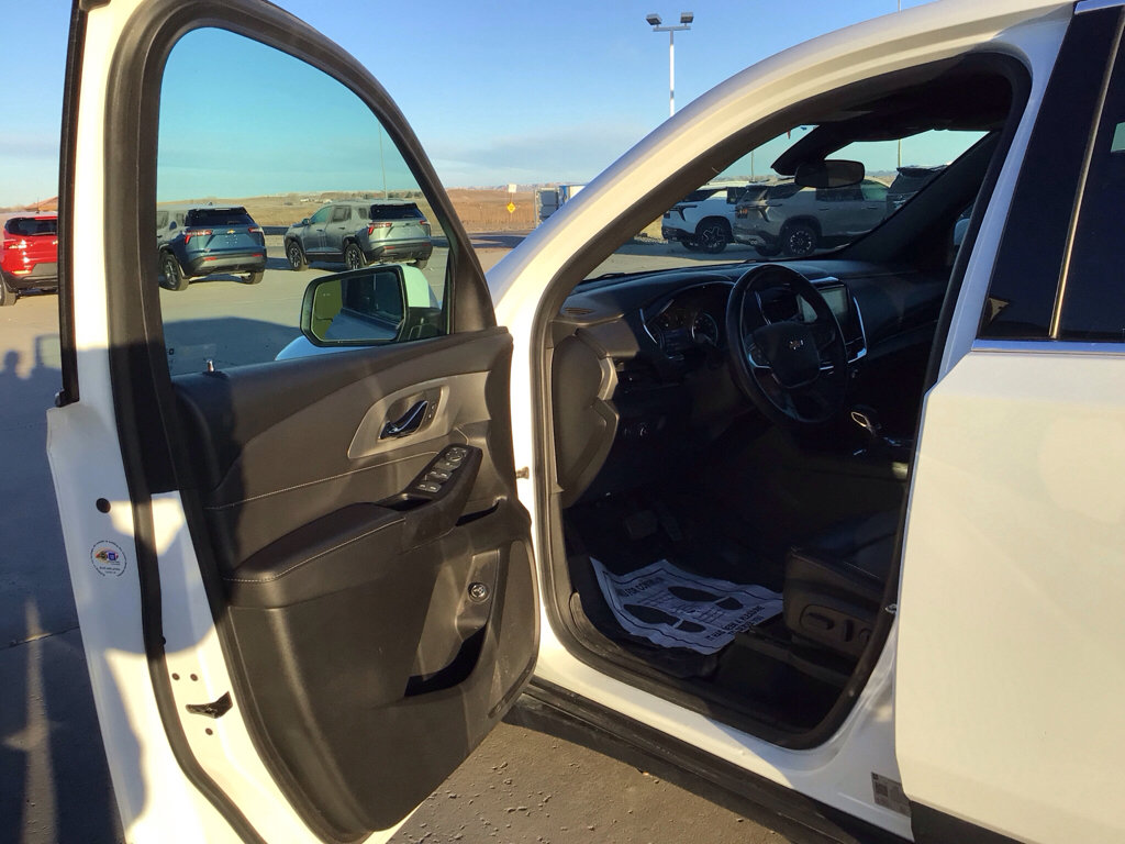 Used 2023 Chevrolet Traverse LT image 10