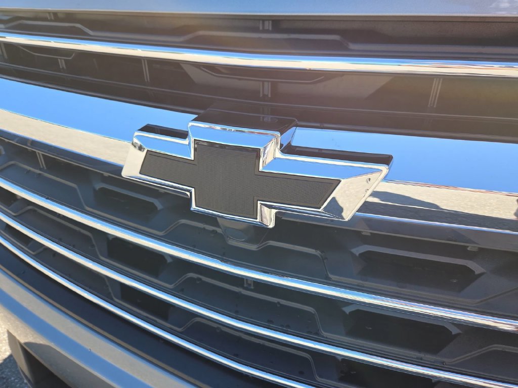 New 2027 Chevrolet Traverse LT w/ Sun and Wheel Package FWD image 21