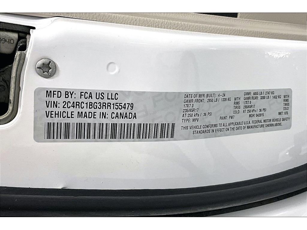 Used 2024 Chrysler Pacifica Touring-L image 32