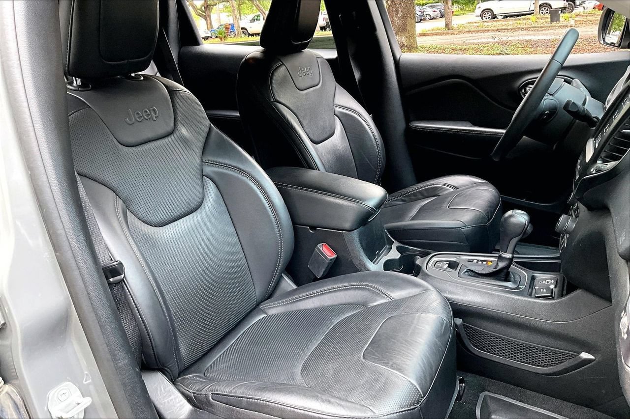 Used 2021 Jeep Cherokee Latitude Lux w/ Comfort/Convenience Group FWD image 29
