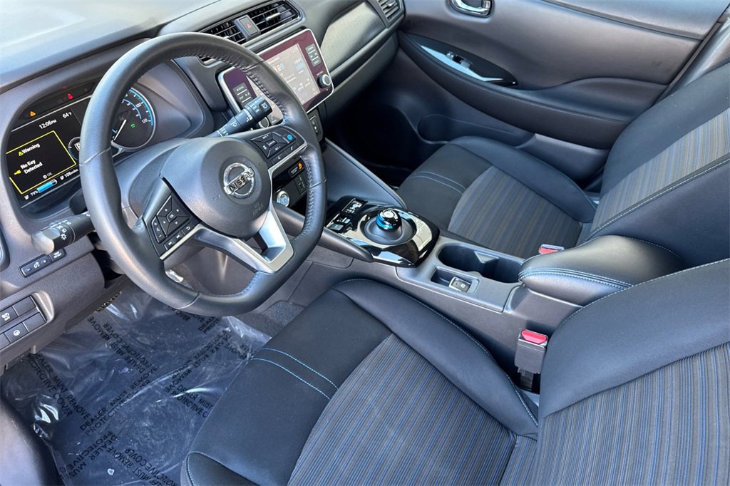 Used 2020 Nissan Leaf SV w/ SV Technology Package image 12