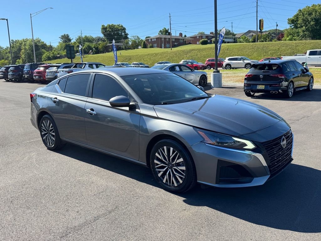 Used 2023 Nissan Altima 2.5 SV FWD image 2