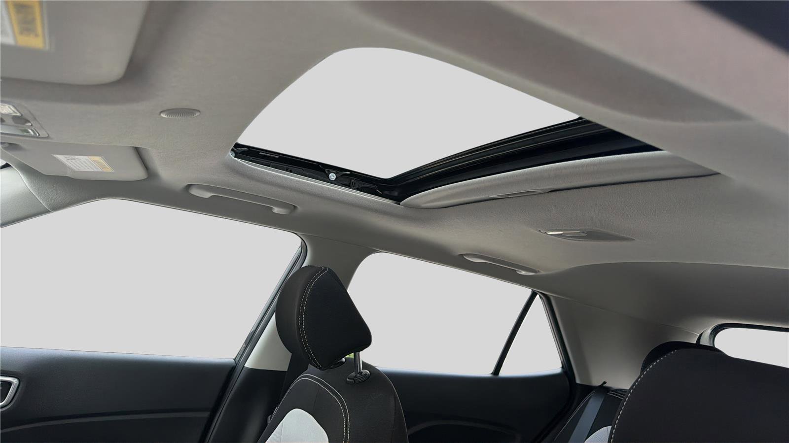 Used 2025 Hyundai Venue SEL FWD image 10