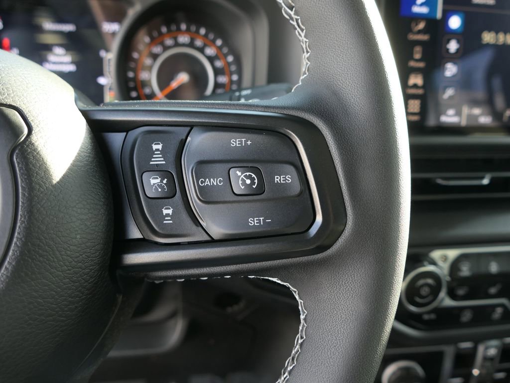 Used 2025 Jeep Gladiator Mojave w/ Convenience Group image 15