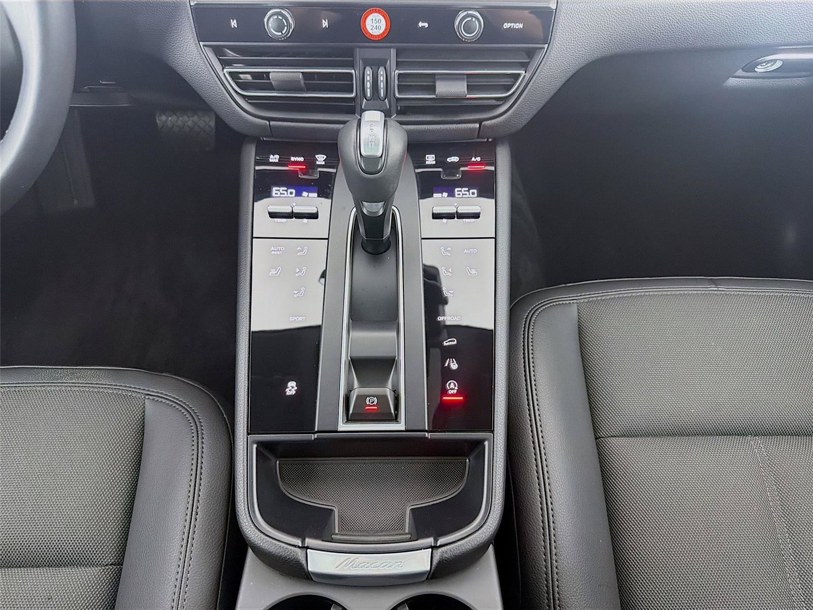 Certified 2023 Porsche Macan AWD/4WD image 19