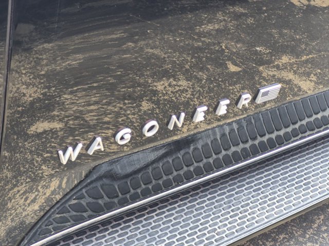 Used 2024 Jeep Wagoneer L Series II AWD/4WD image 6
