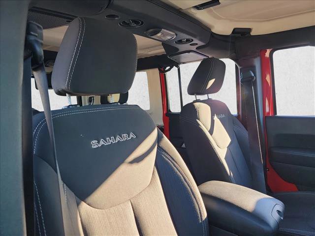 Used 2016 Jeep Wrangler Unlimited Sahara w/ Connectivity Group image 15