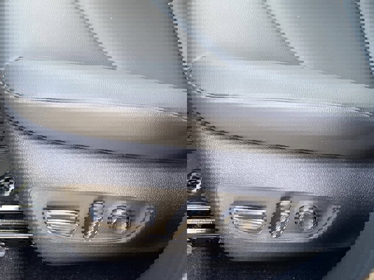 Used 2024 Toyota Highlander XLE image 7