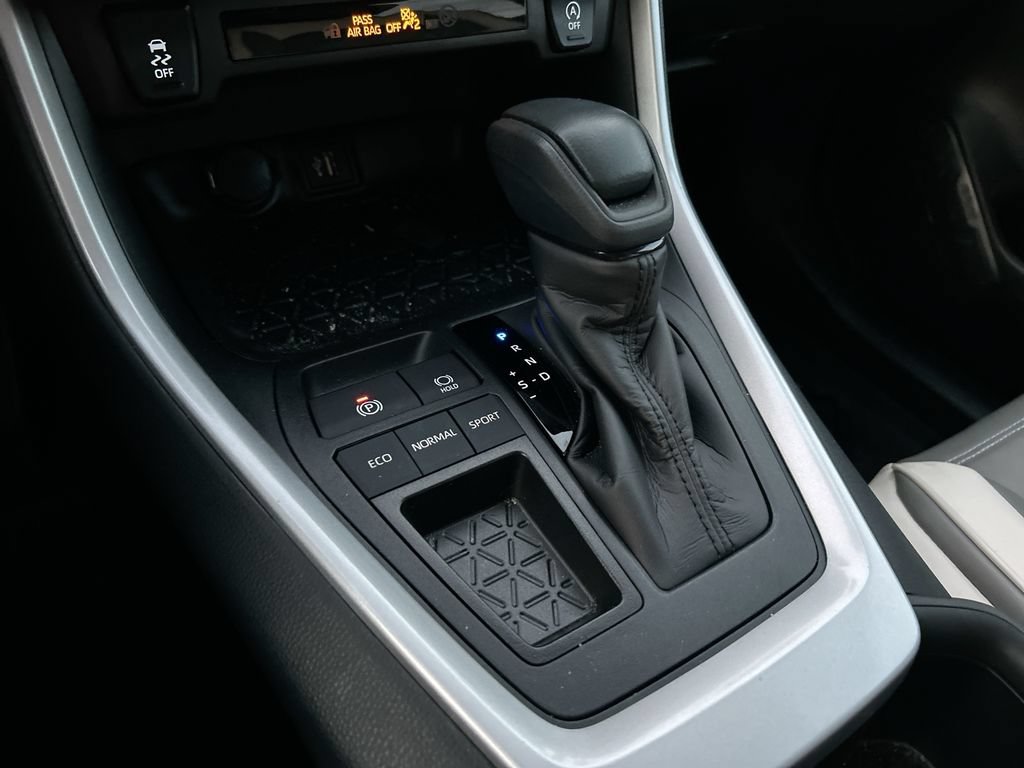 Certified 2025 Toyota RAV4 XLE w/ Convenience Package FWD image 27