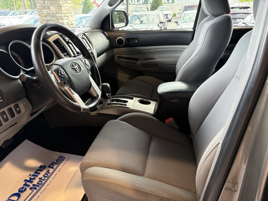 Used 2014 Toyota Tacoma 4x4 Double Cab w/ TRD Sport Package image 2