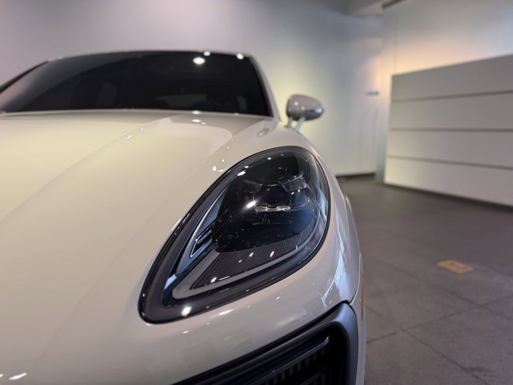 Used 2024 Porsche Macan GTS image 37
