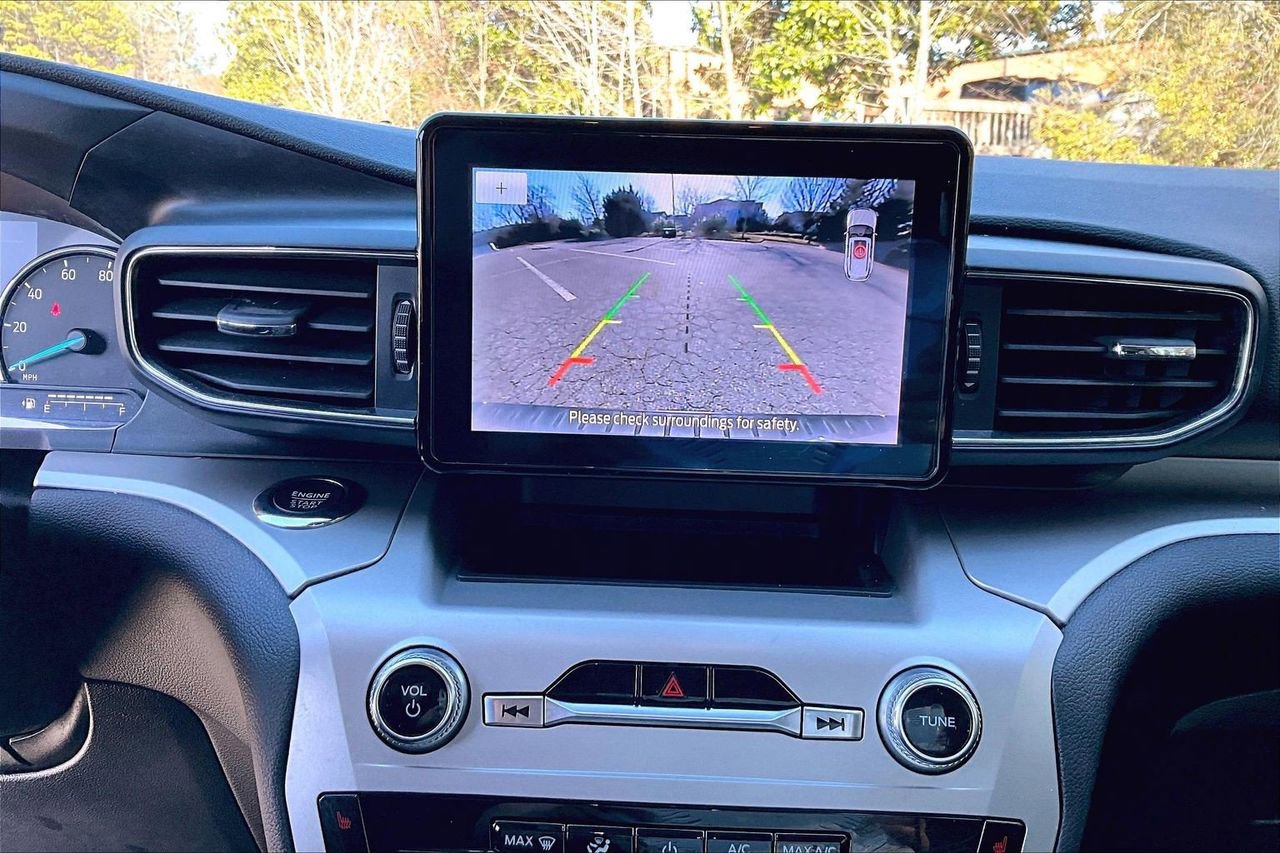 Used 2022 Ford Explorer XLT w/ Equipment Group 202A image 14