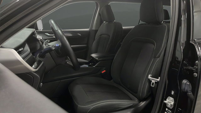 Used 2021 Jeep Grand Cherokee L Laredo w/ Luxury Tech Group I AWD/4WD image 9