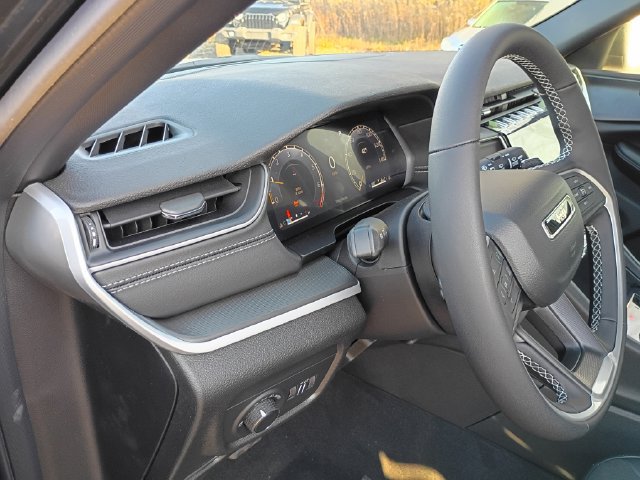 New 2027 Jeep Grand Cherokee Laredo X AWD/4WD image 11