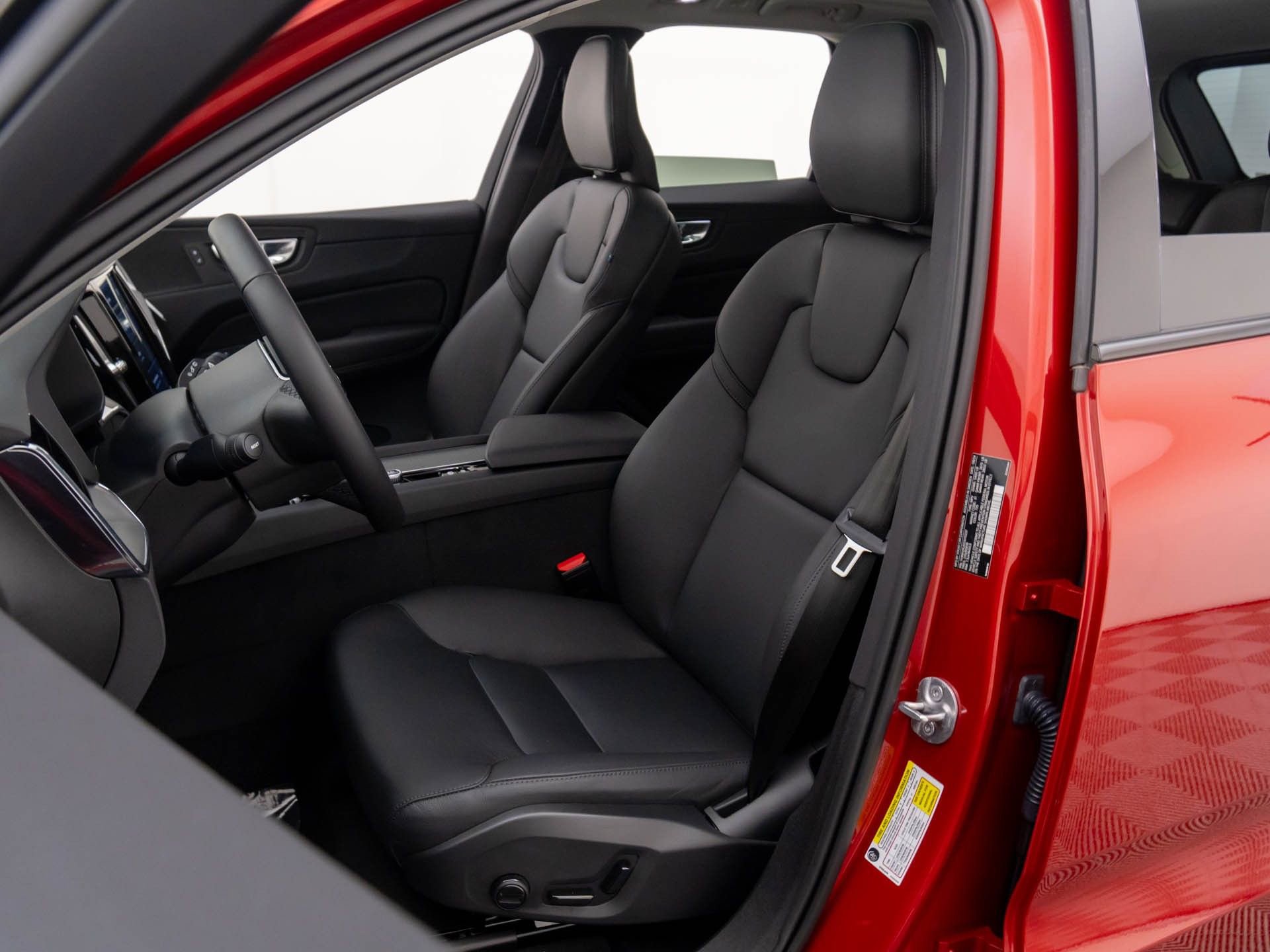 Used 2025 Volvo XC60 B5 Core w/ Protection Package Premier image 14