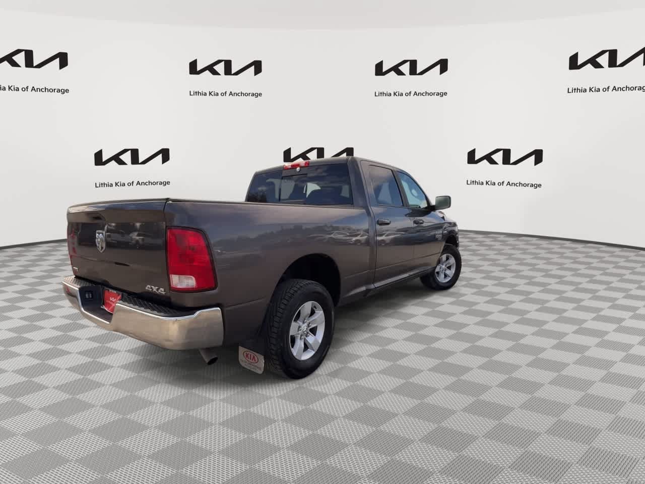 Used 2019 RAM 1500 Classic SLT AWD/4WD image 8