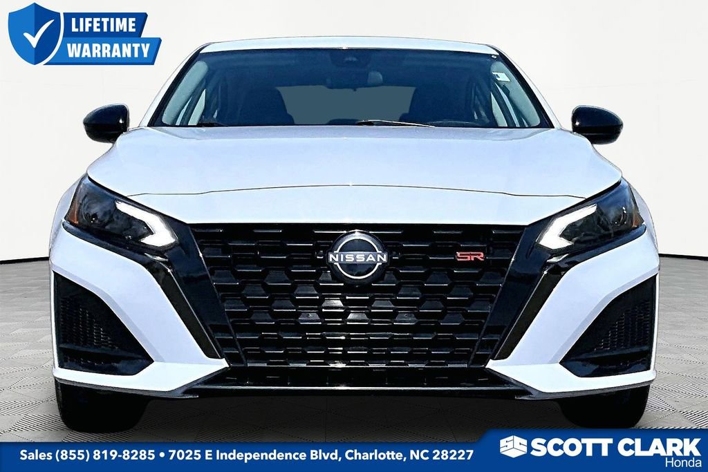 Used 2023 Nissan Altima 2.5 SR image 2