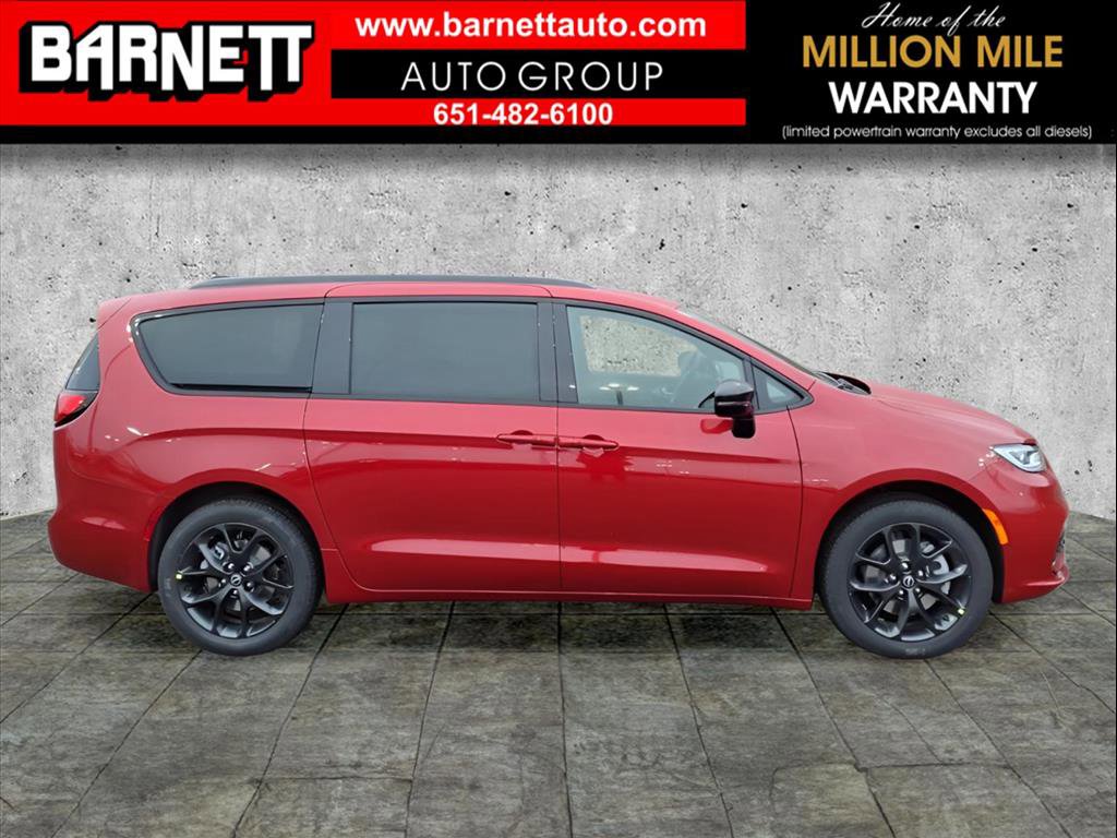 New 2026 Chrysler Pacifica Limited w/ S Appearance Package image 7