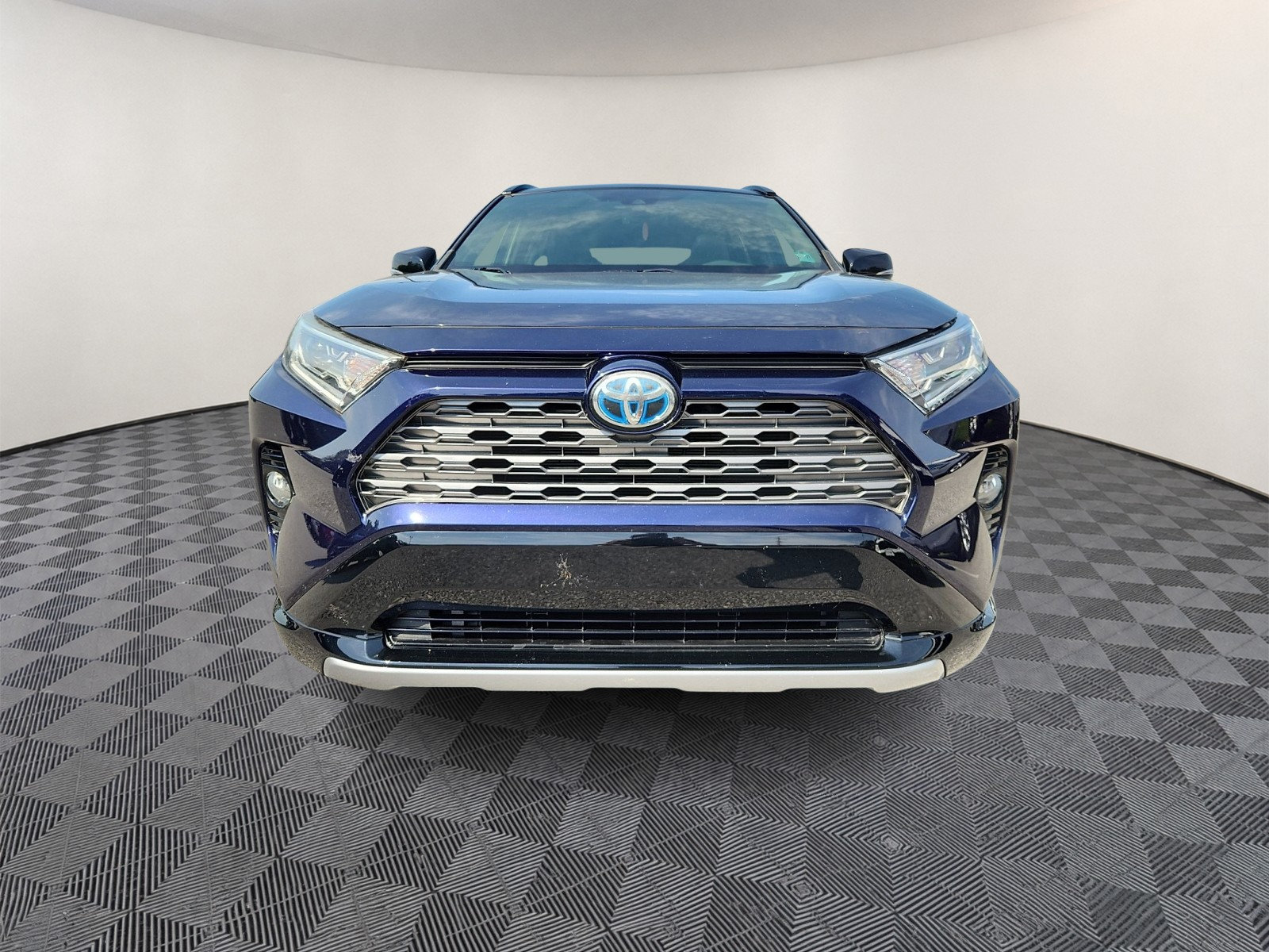 Used 2019 Toyota RAV4 XSE w/ All Weather Liner Package AWD/4WD image 2