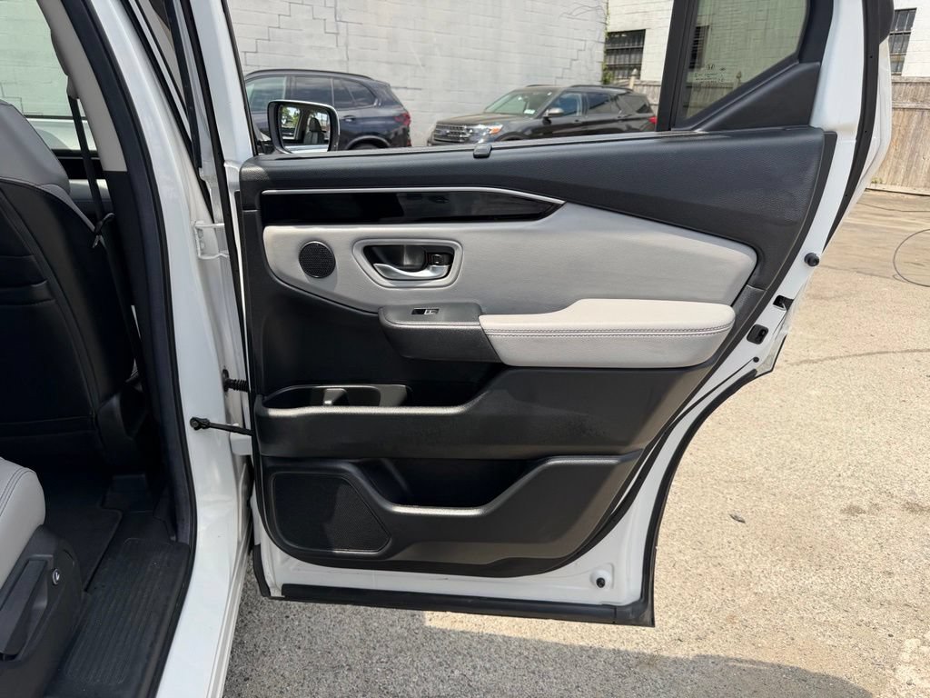 Used 2025 Honda Pilot EX-L image 16