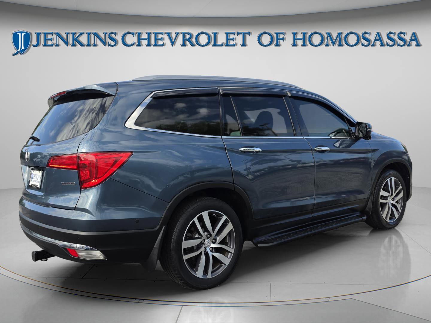 Used 2017 Honda Pilot Touring image 4