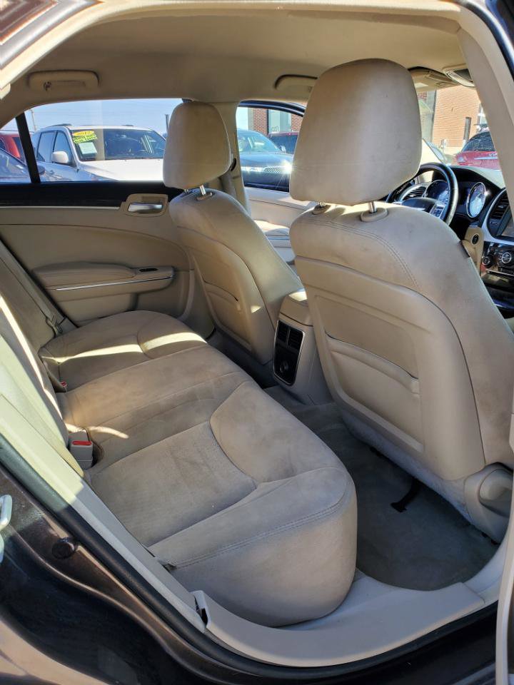 Used 2012 Chrysler 300 RWD image 17