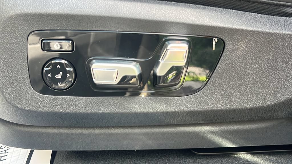 New 2026 BMW X5 xDrive40i w/ M Sport Package AWD/4WD image 15