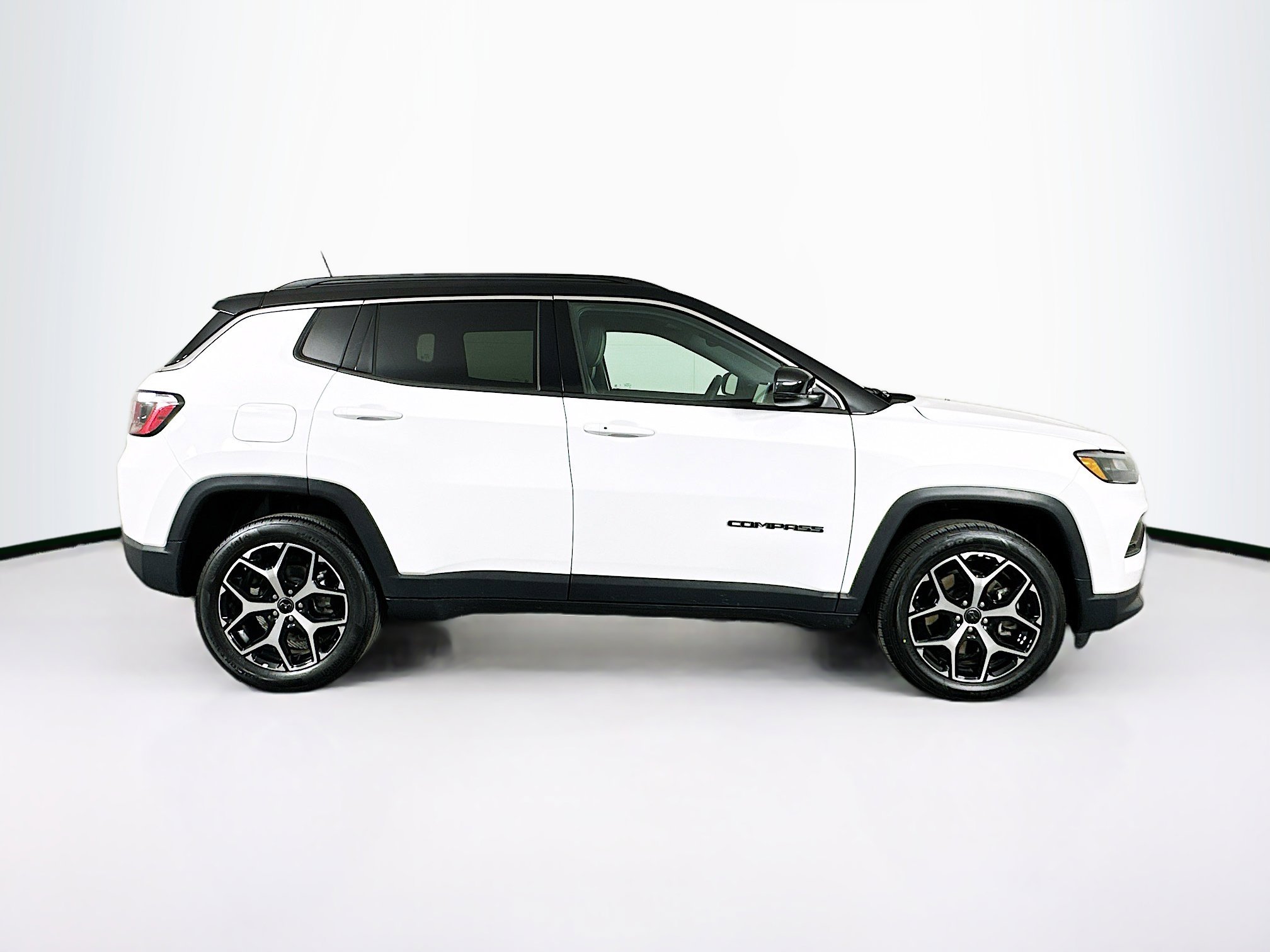 Used 2025 Jeep Compass Limited image 10