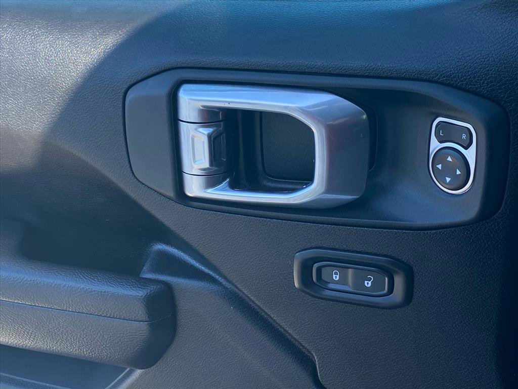 Used 2023 Jeep Wrangler Unlimited w/ Cold Weather Group image 18