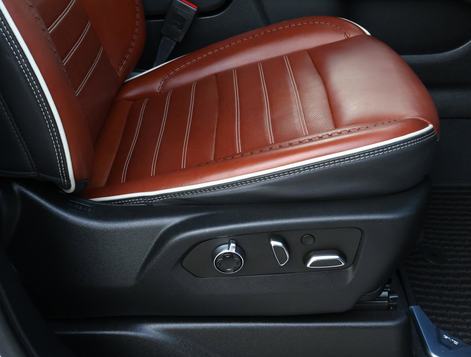 Used 2023 GMC Yukon Denali Ultimate image 22