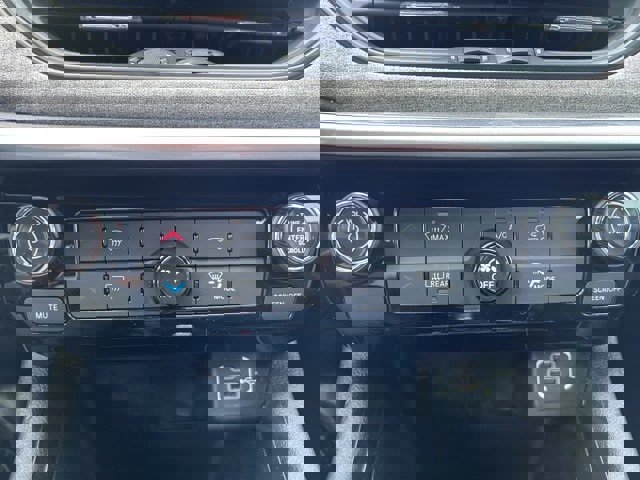 Used 2023 Jeep Compass Latitude image 25