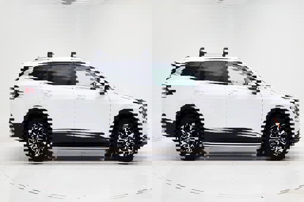 Used 2023 Kia Sportage EX image 3