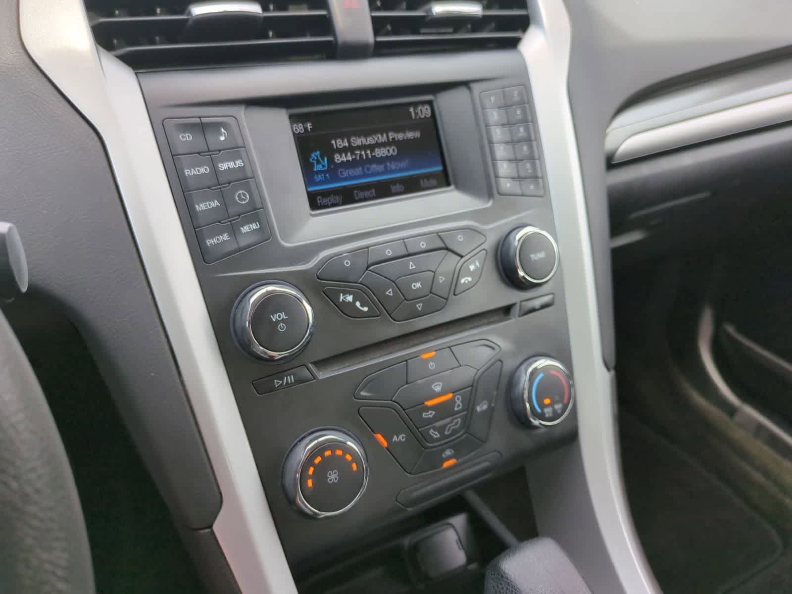 Used 2015 Ford Fusion SE FWD image 27