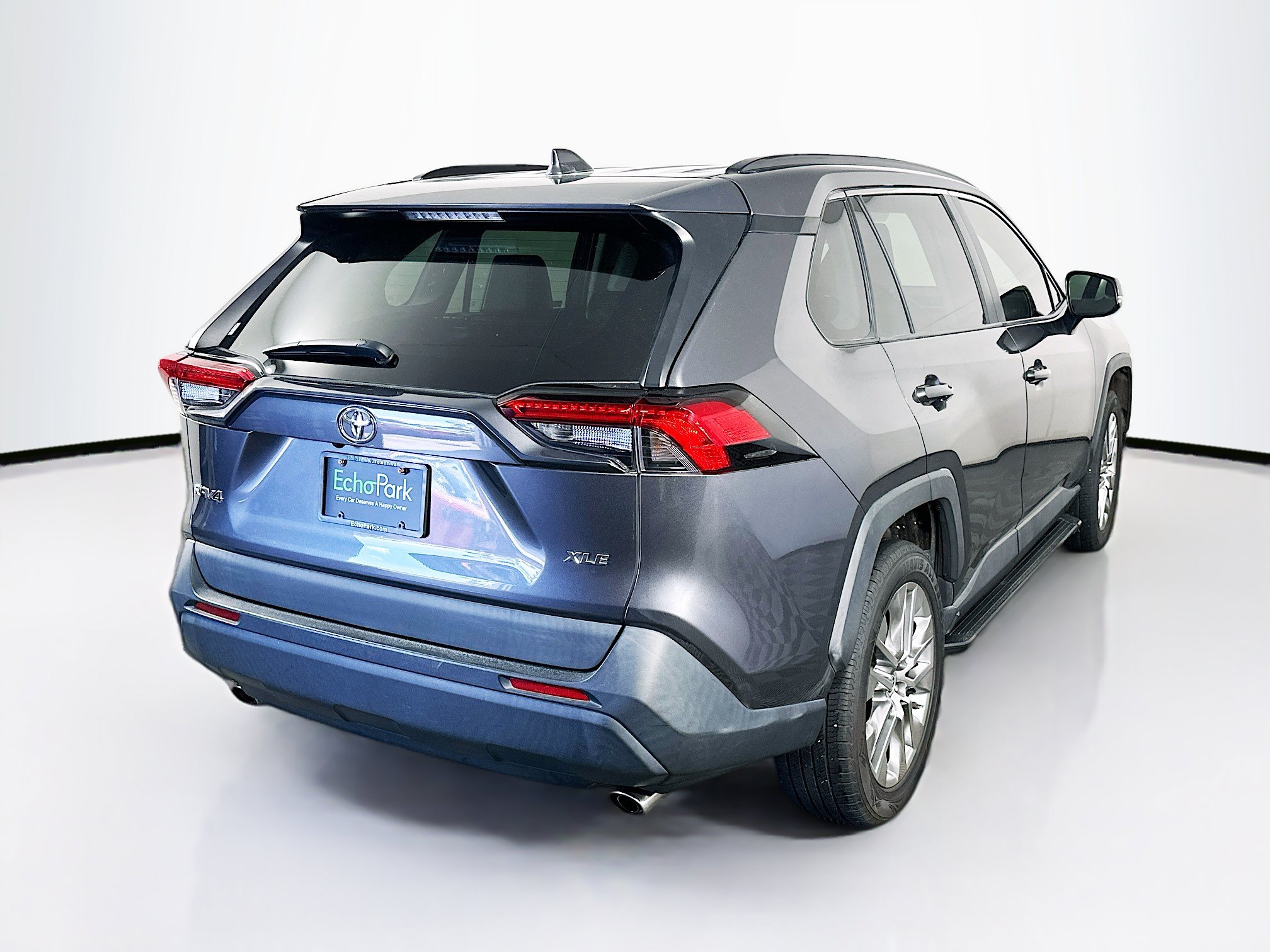 Used 2021 Toyota RAV4 XLE Premium FWD image 9