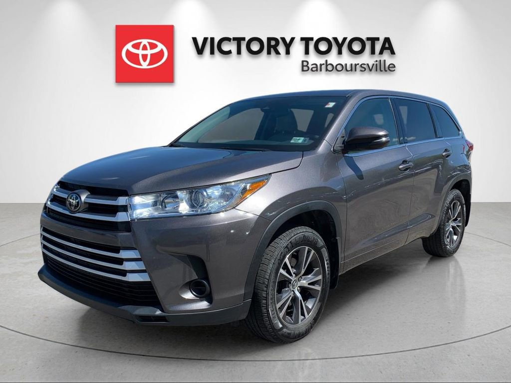 Used 2017 Toyota Highlander LE AWD/4WD image 1